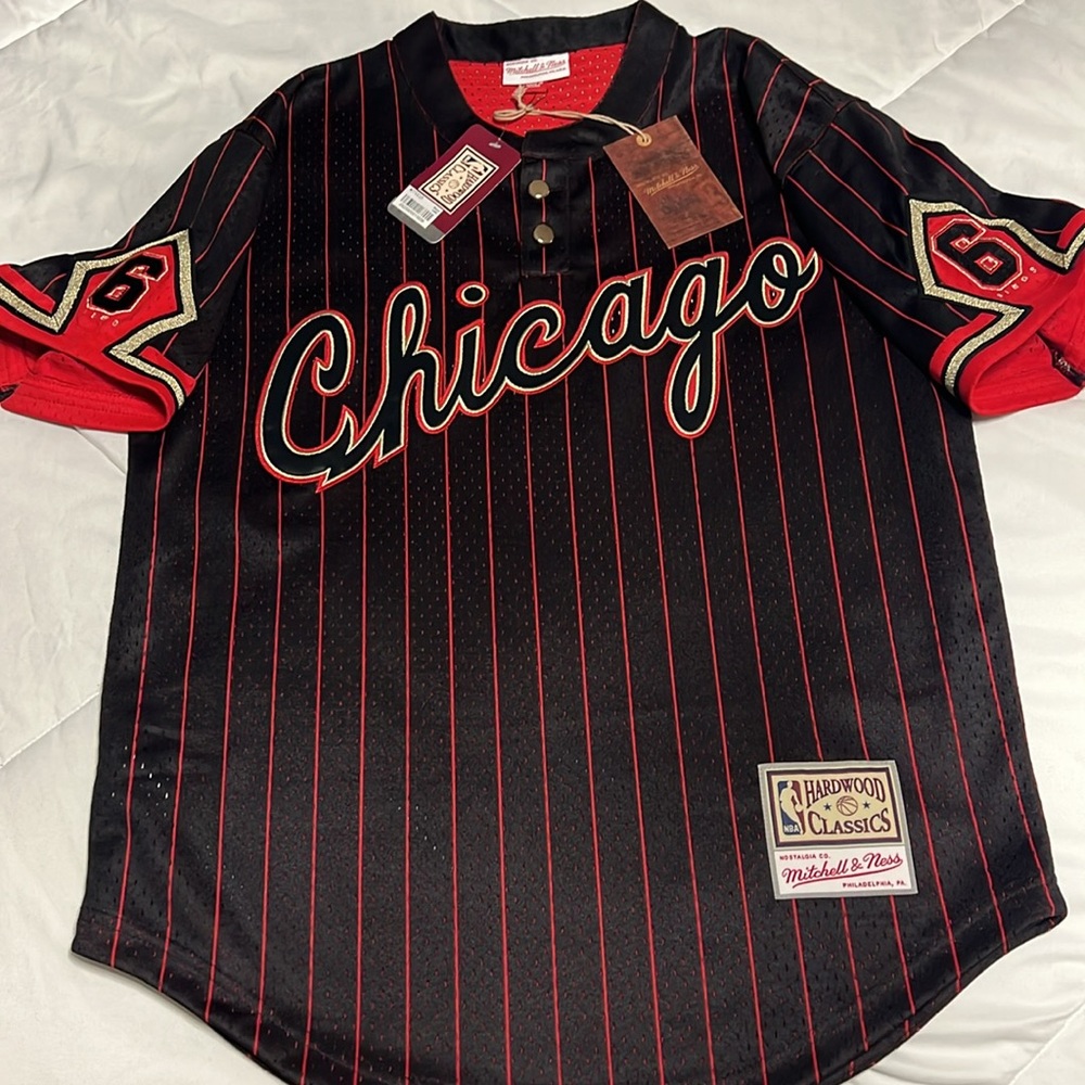 Chicago Bulls Mitchell & Ness Hardwood Classics 6 Rings Pinstripe Henley Jersey